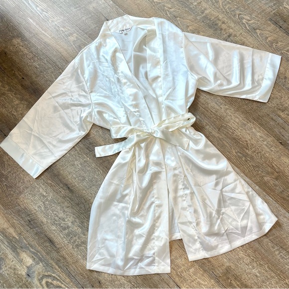Ivory Satin Robe - Picture 4 of 7